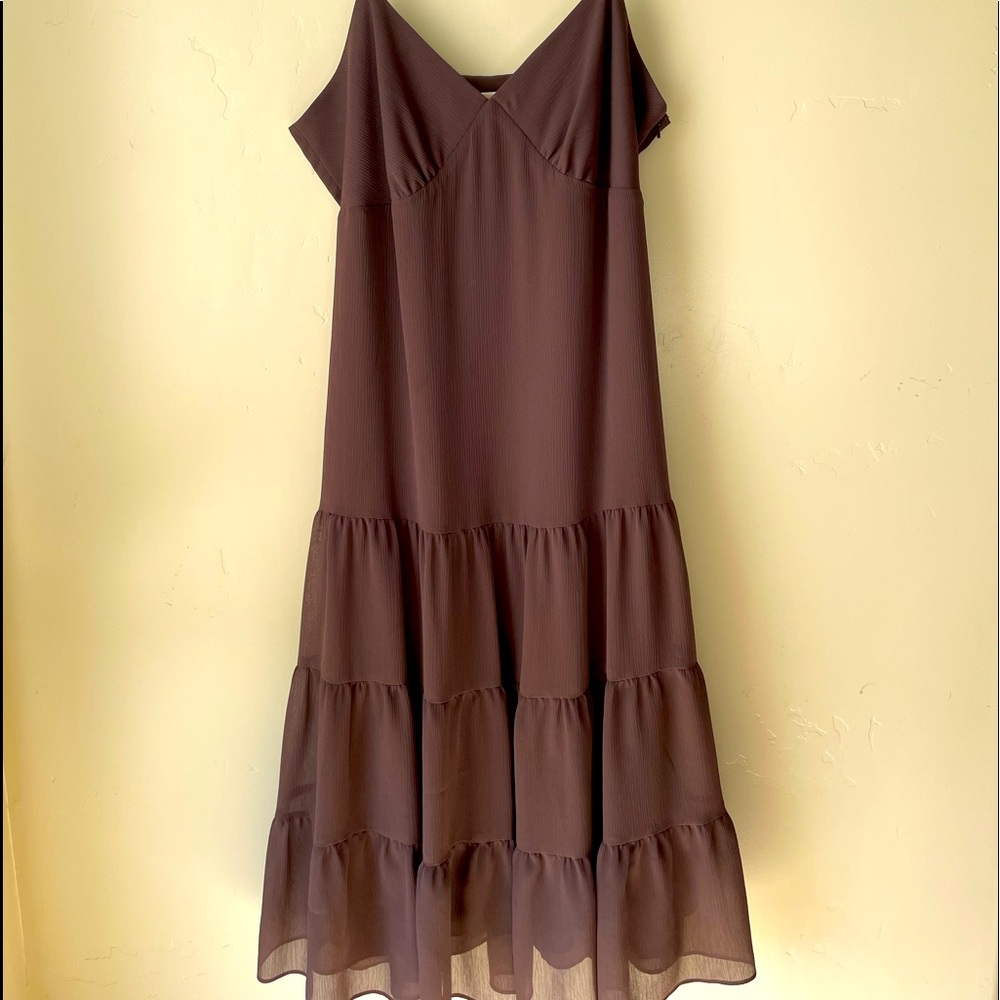 Super cute dress with ruffles, very girly. Looks great with a summer tan!